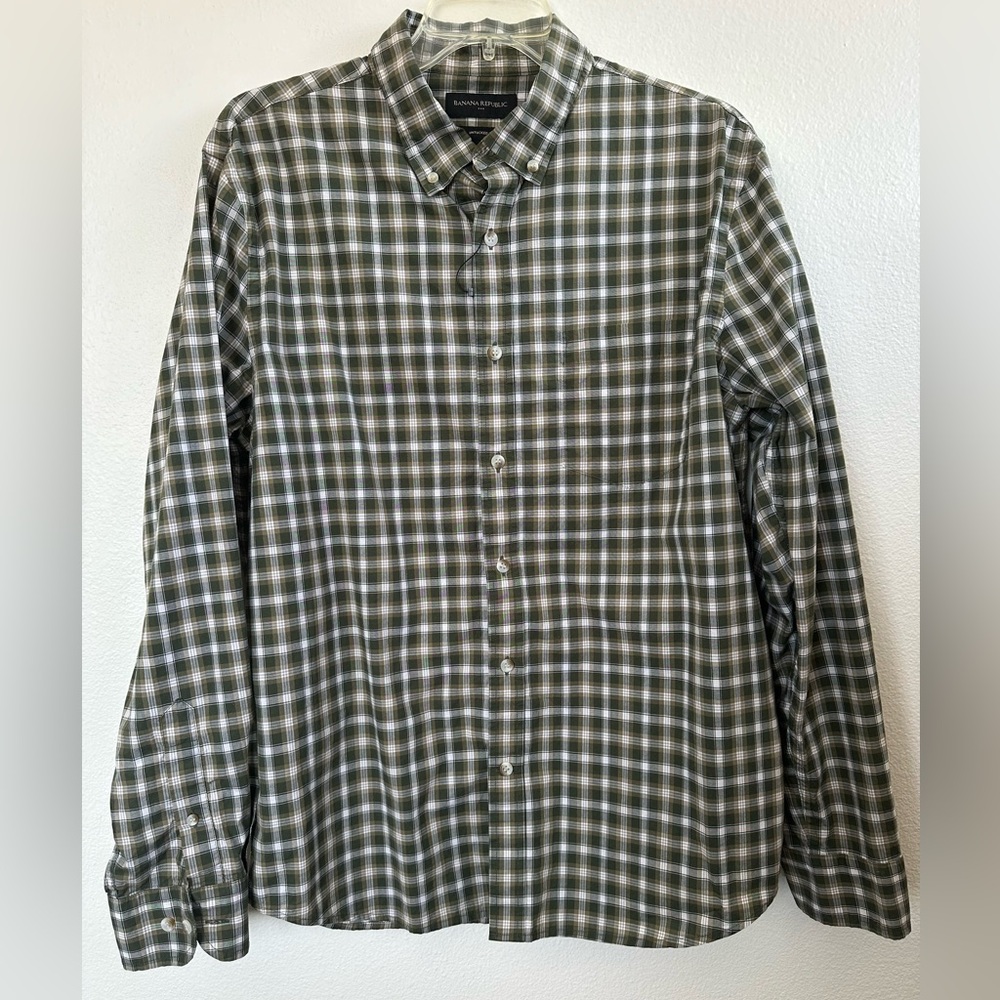 NWOT Banana Republic Untucked Fit Plaid Button Down Green White Shirt Large